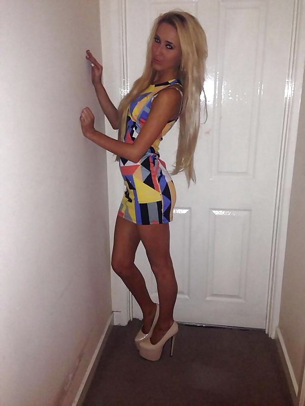 Hotties en vestidos 8
 #41095527