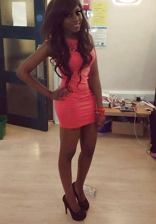 Hotties en vestidos 8
 #41095564