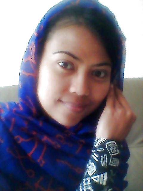 Gadis comel bertudung
 #33751409