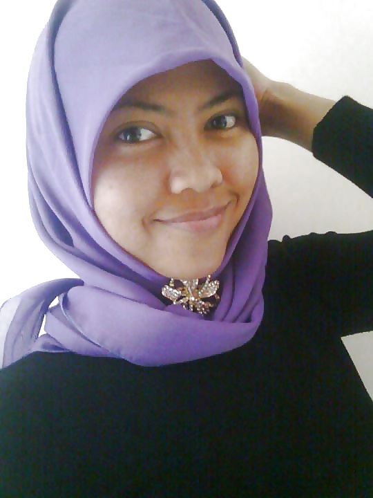 Gadis comel bertudung
 #33751411