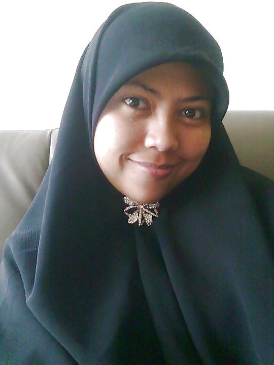 Gadis comel bertudung
 #33751425