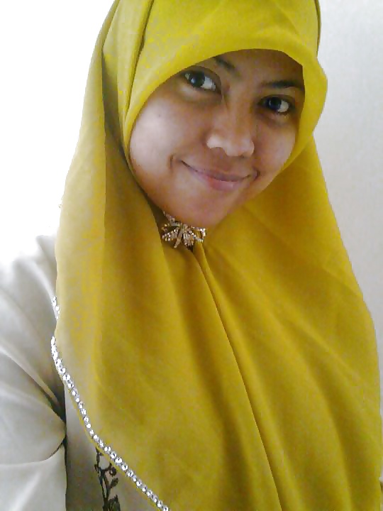 Gadis comel bertudung
 #33751428
