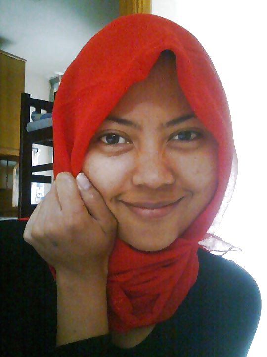 Gadis comel bertudung
 #33751434