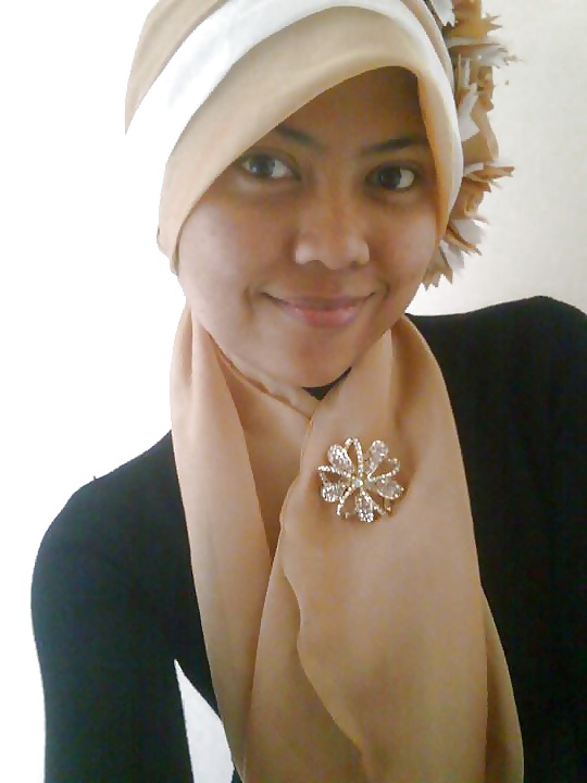Gadis comel bertudung
 #33751447