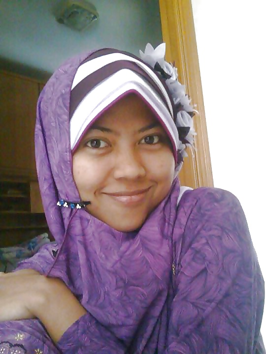 Gadis comel bertudung
 #33751463