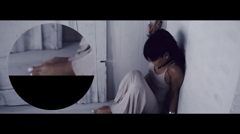 リアーナの足は彼女のミュージックビデオで
 #25331493