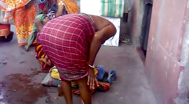 Half Naked Indian Aunty Bending Over #27791122