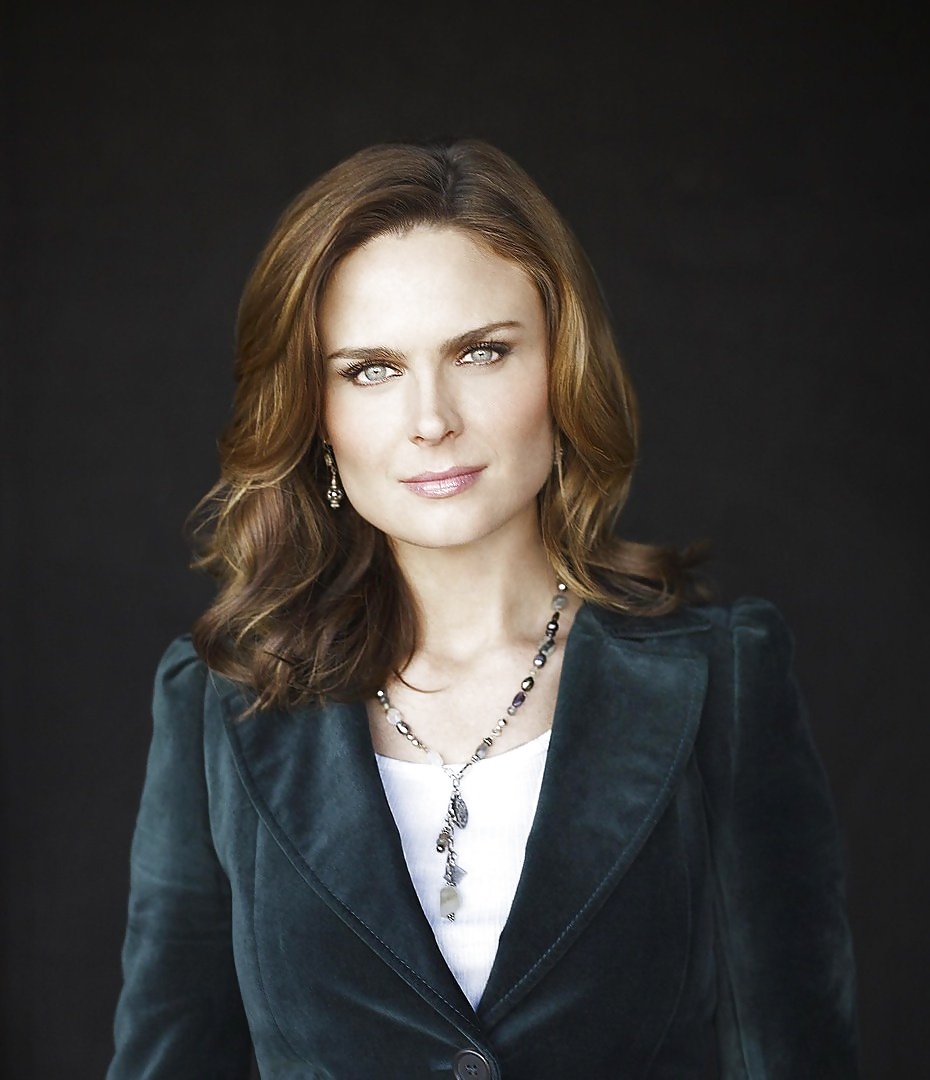 Emily Deschanel #25639022