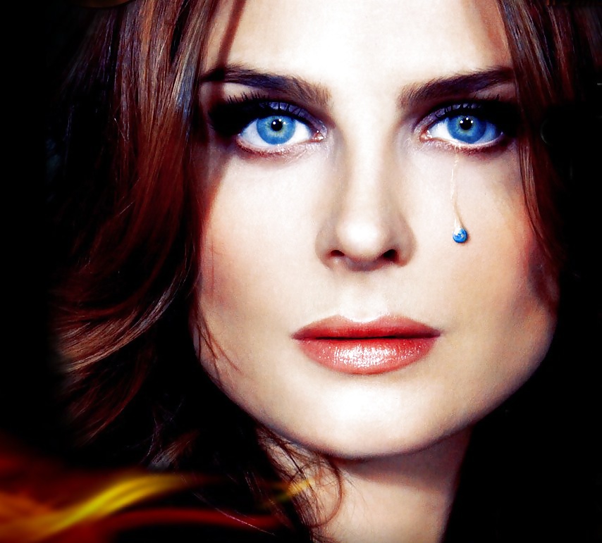 Emily Deschanel #25639033