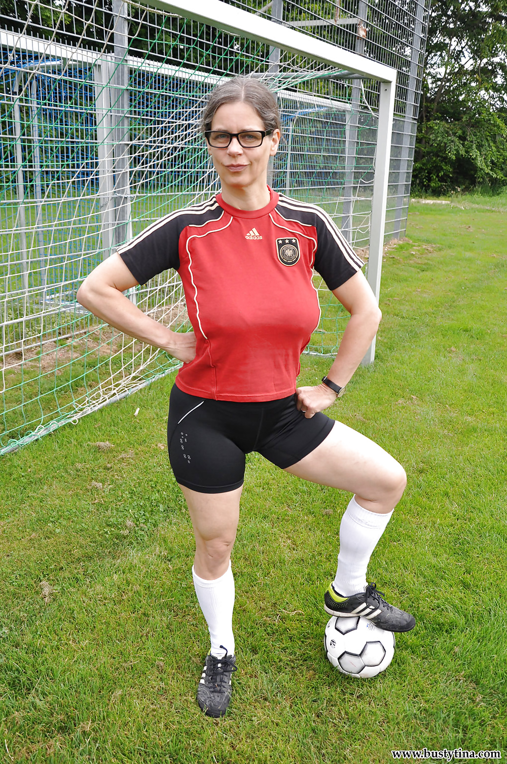 Vollbusige Tina - Der Fußballer #27339999