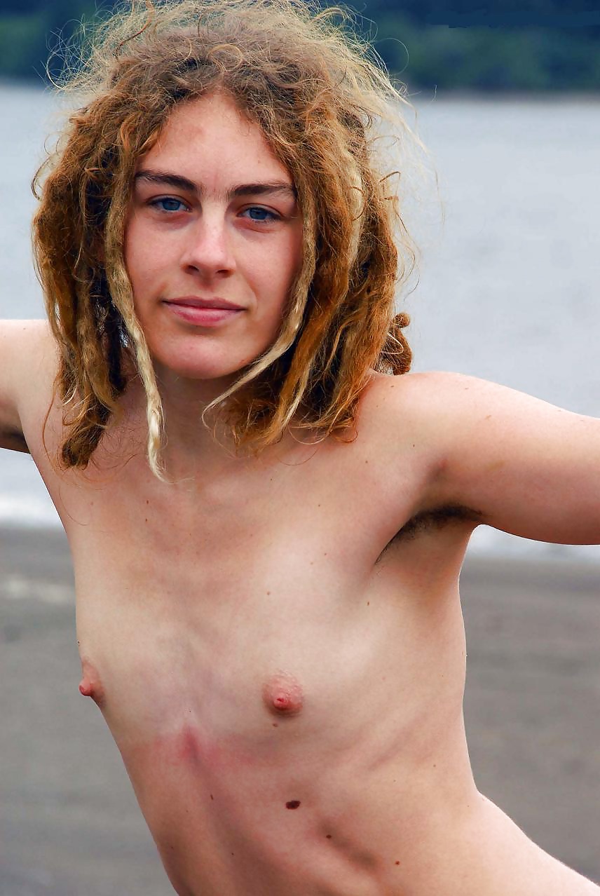 Ines. hippie con piccole tette e ascelle pelose
 #26397761