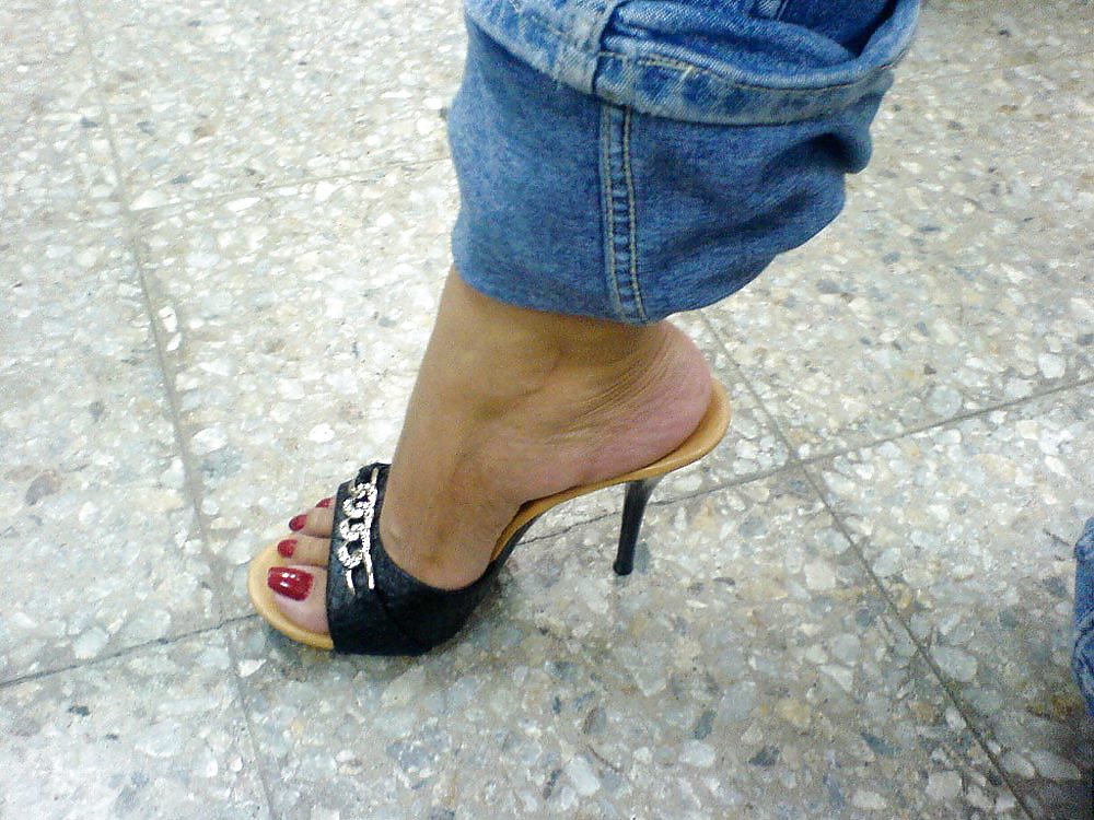 High heels #24000723
