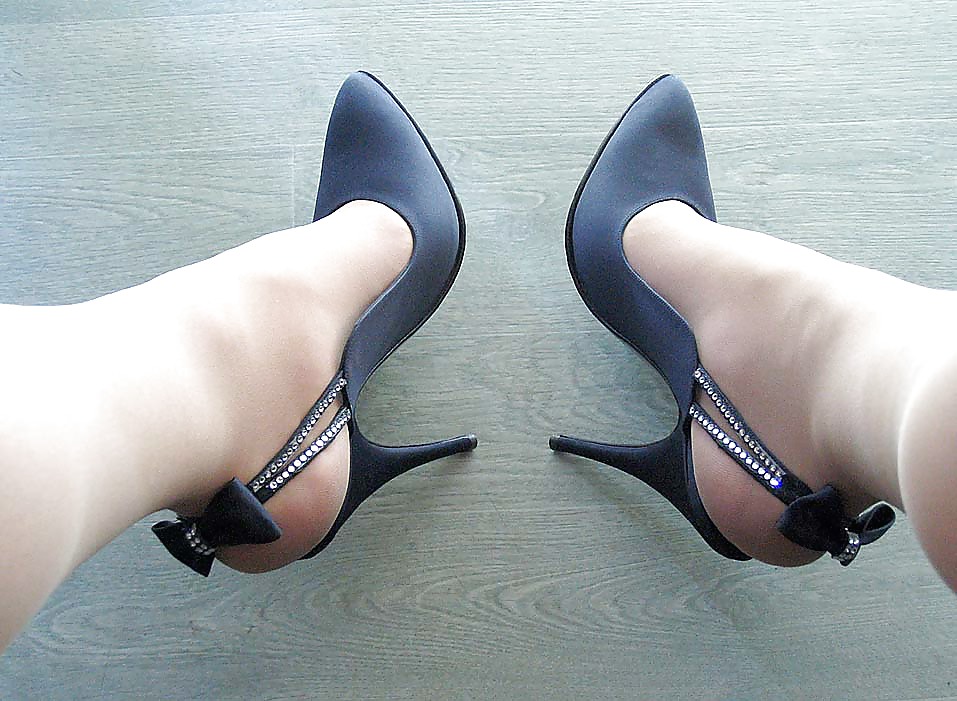 High heels #24000757