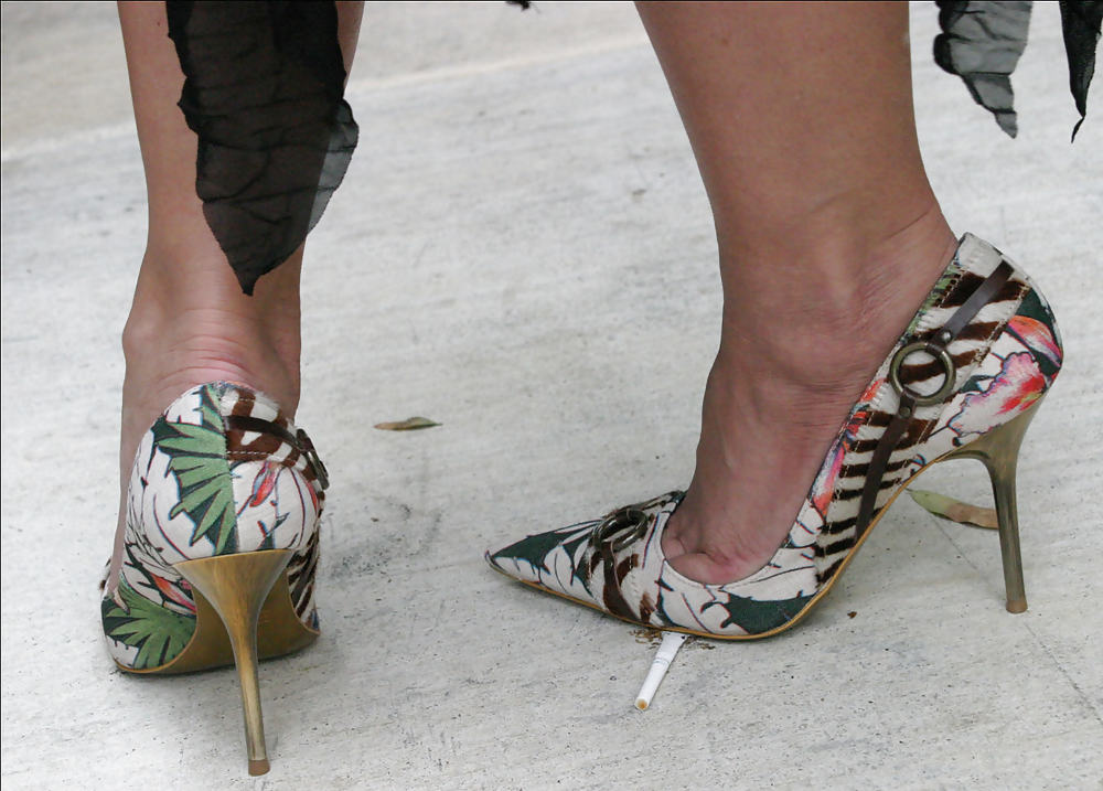 High heels #24000761