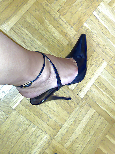 High heels #24000770