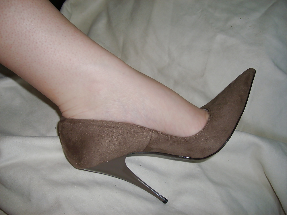 High heels #24000799