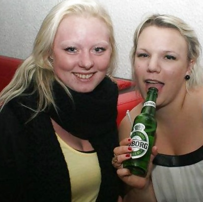 デンマークの十代の若者たち-73-74-ディルドのボトルを吸う舌のピアス 
 #25006789