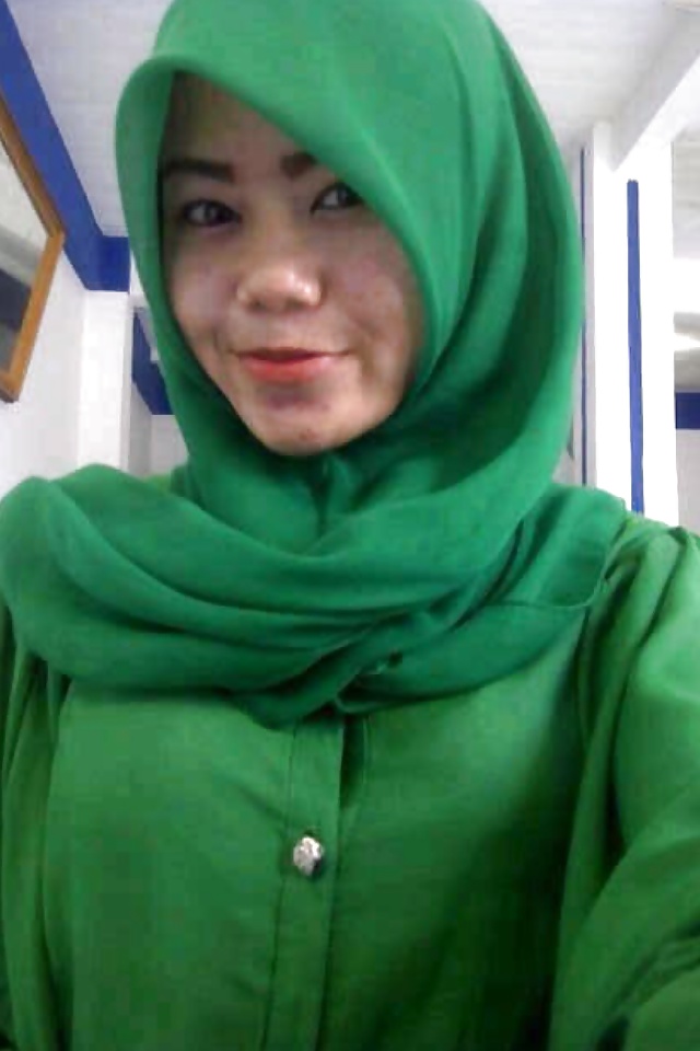 Indonesia- jilbab hijau bugil #32516397