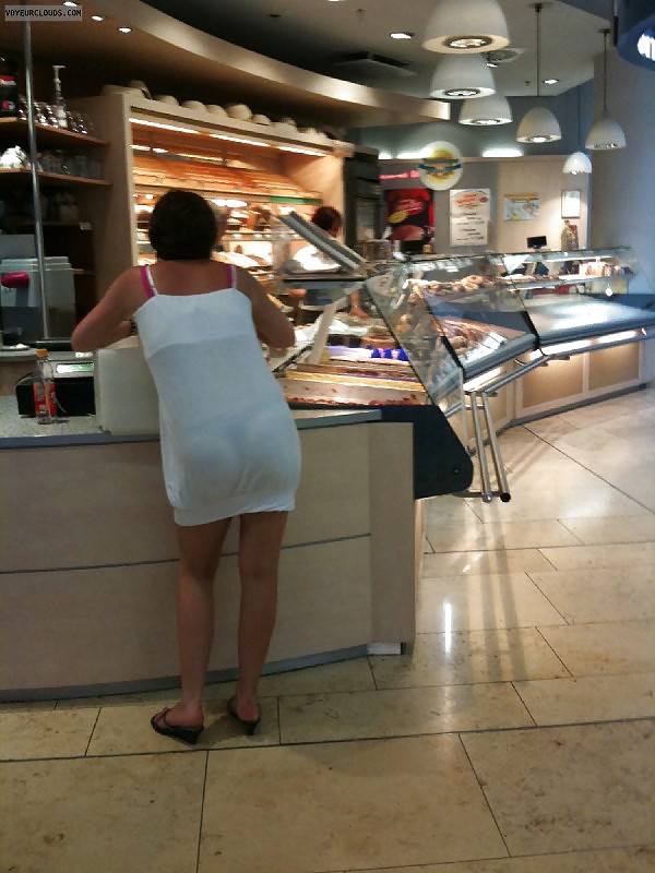 Se tiró a los vagabundos una moneda de diez centavos en su mejor momento 
 #36806077