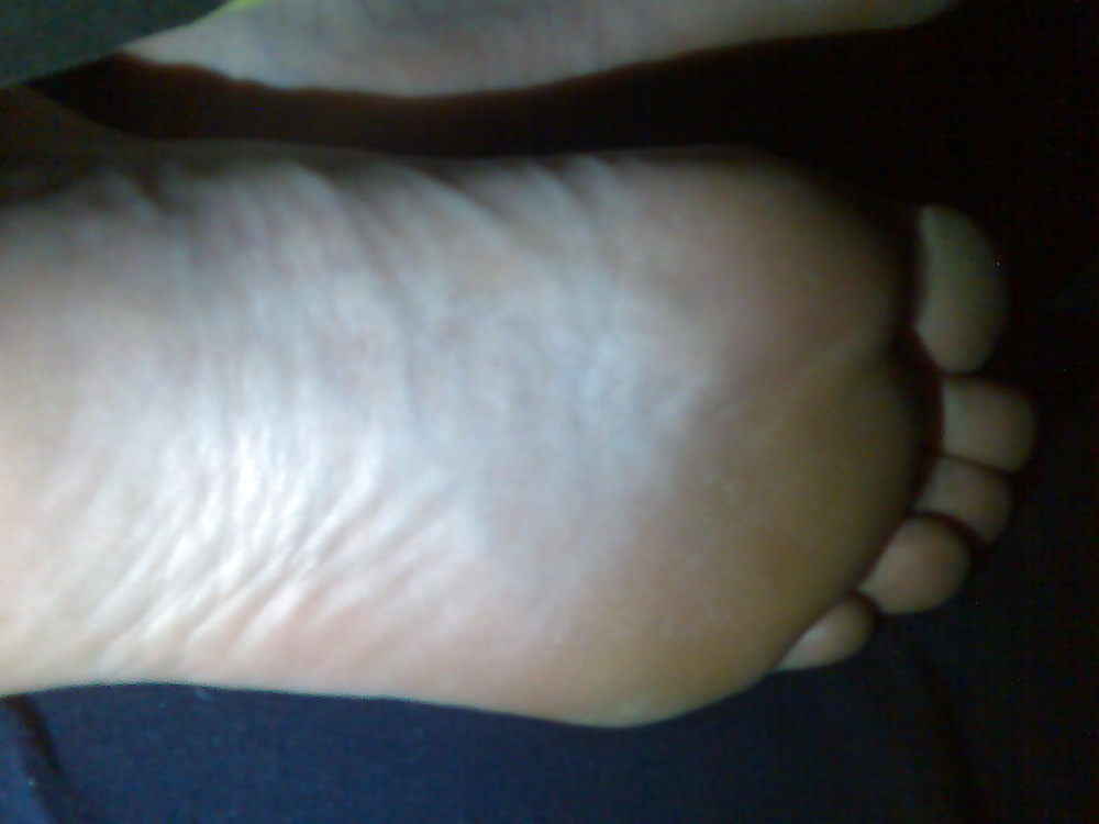 Ronja 's feet - 血管のある足と滑らかな足の裏を持つフットモデル
 #28062790