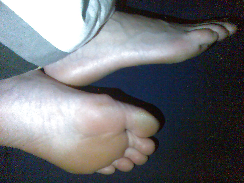 Ronja 's feet - 血管のある足と滑らかな足の裏を持つフットモデル
 #28062814