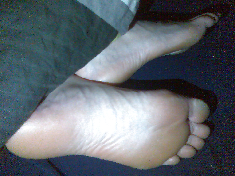 Ronja 's feet - 血管のある足と滑らかな足の裏を持つフットモデル
 #28062821
