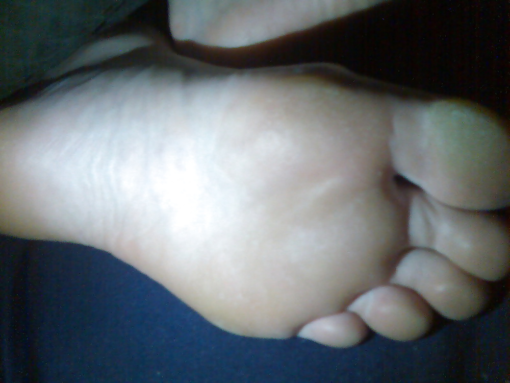 Ronja 's feet - 血管のある足と滑らかな足の裏を持つフットモデル
 #28062830