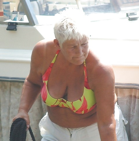 Hechos varoniles, palabras femeninas
 #24477944