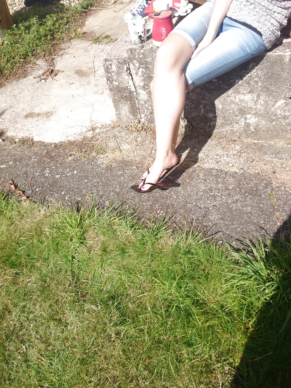 Candid neighbour in flip flops, toes and soles #29756537