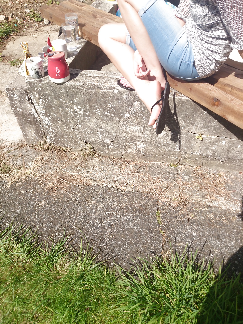Candid neighbour in flip flops, toes and soles #29756555