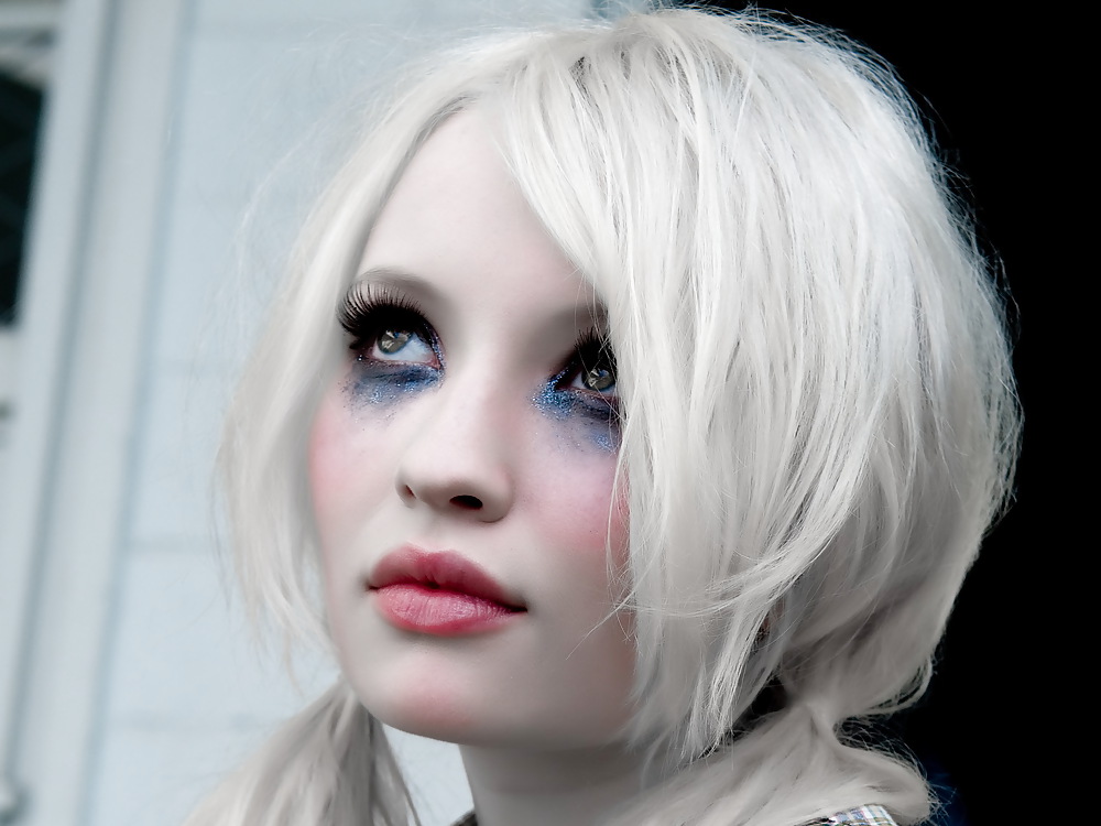 Emily Browning #23673873