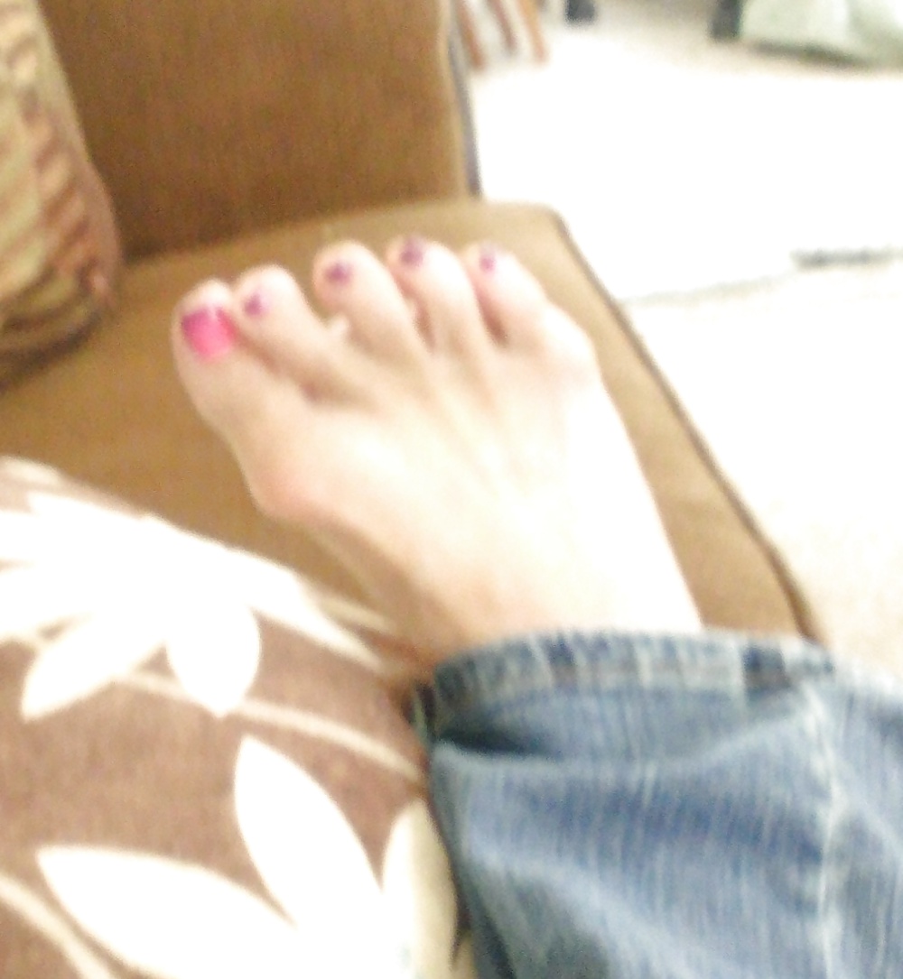 Moody toes #39162560