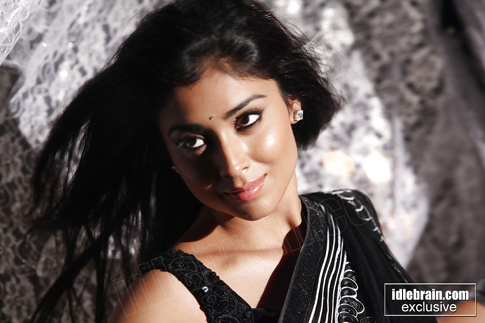 Shriya en saree negro
 #33525016