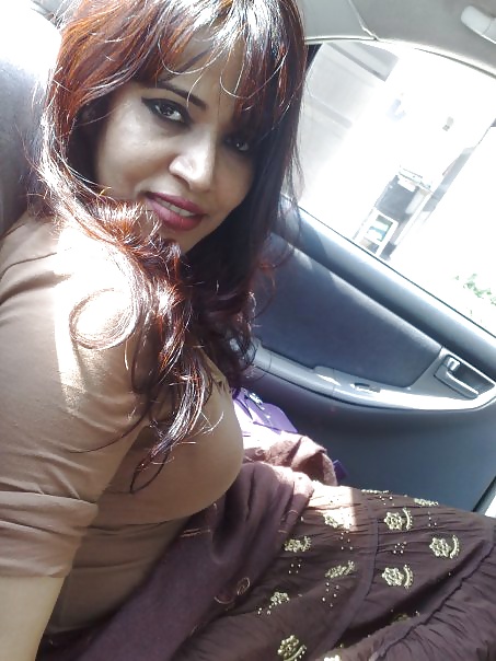 巨乳の女の子
 #26474656