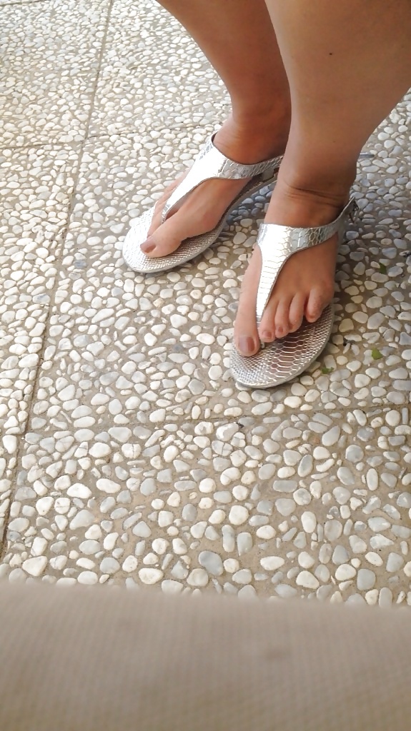Cuñada con las sandalias de mi mujer
 #27218601