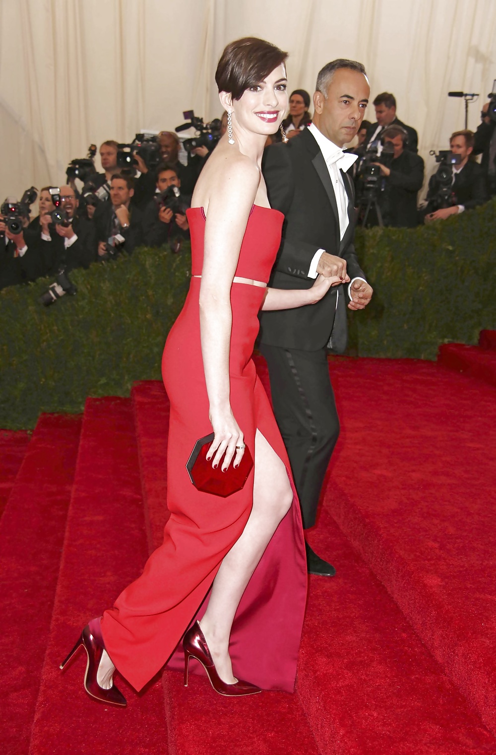 Anne Hathaway's ass - MET Gala 2014 #32991792