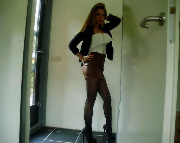 Dutch Barbies and Bimbo's #24033763