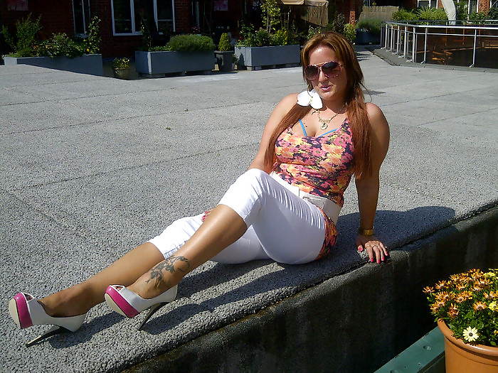 Dutch Barbies and Bimbo's #24033880