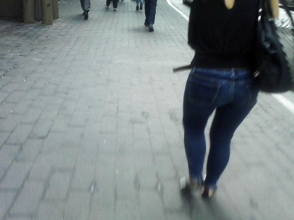 Junge Heiße Latina Auf Der Straße In New York City-bitte Kommentar #28507045