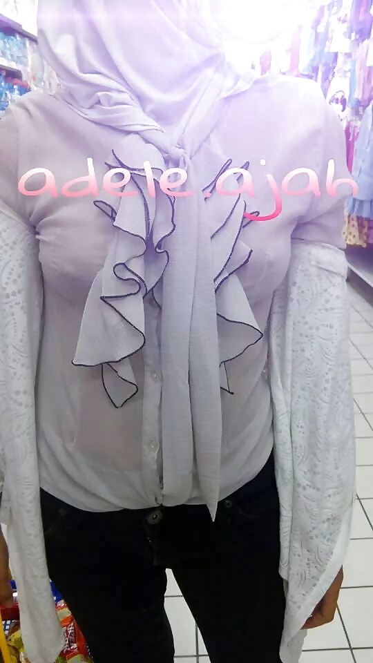Indonesia- cewek jilbab tudung gak pake bra #31475411