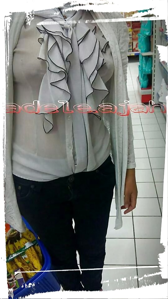 Indonesia- cewek jilbab tudung gak pake bra #31475413