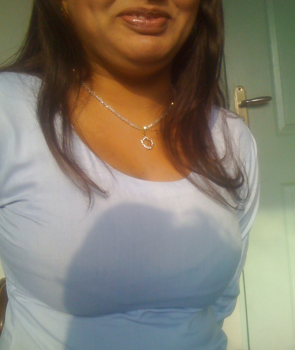 Desi Frau In Engen Suite #24926972