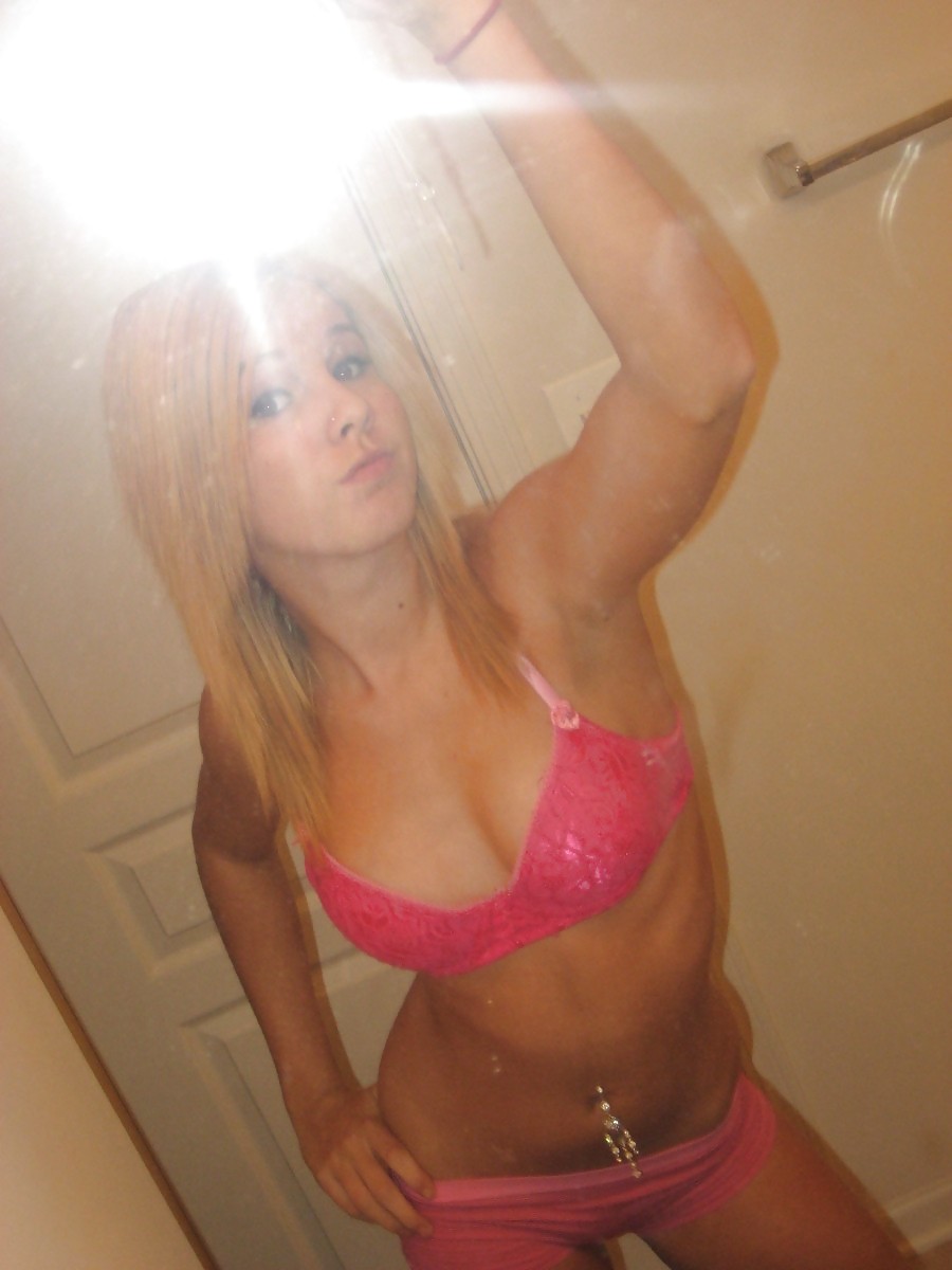 Blondie teen selfshot
 #33675650