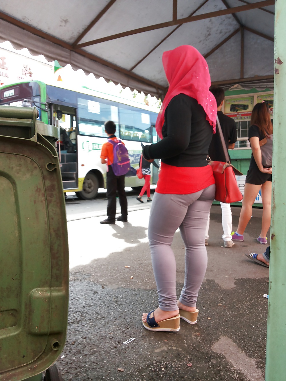 Malay- Candid Tudung Hijab Bubble Butt