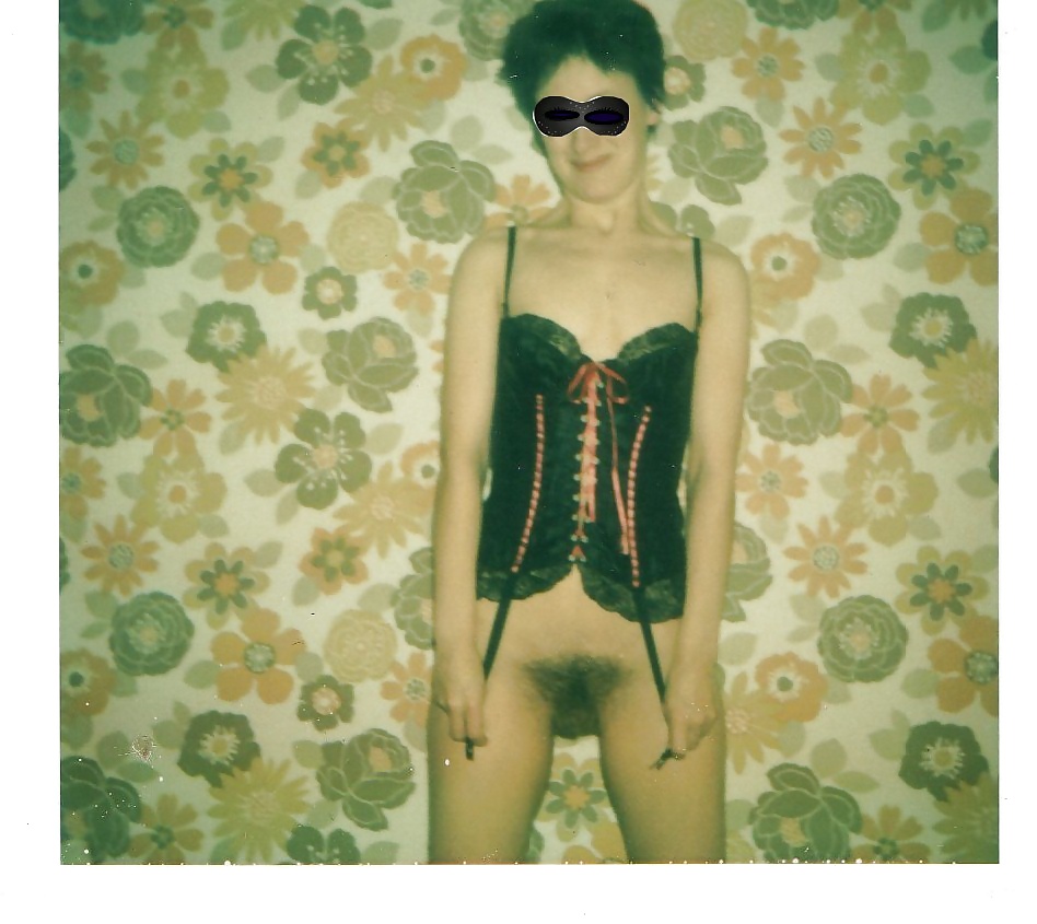 Viejo polaroid de la esposa
 #33985517