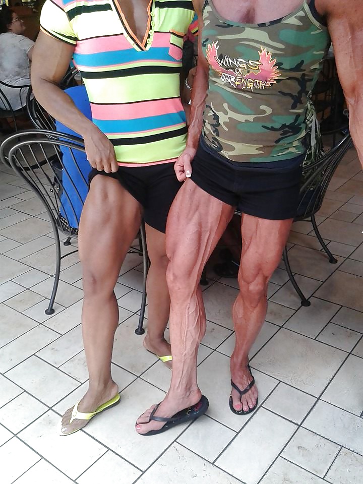 Veiny muscular female legs #30912504