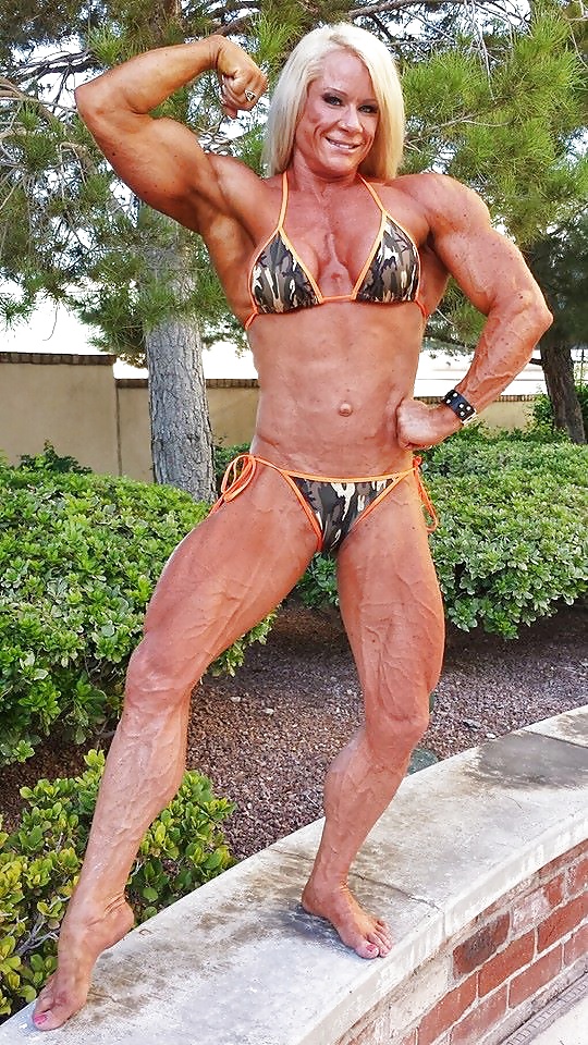 Veiny muscular female legs #30912509