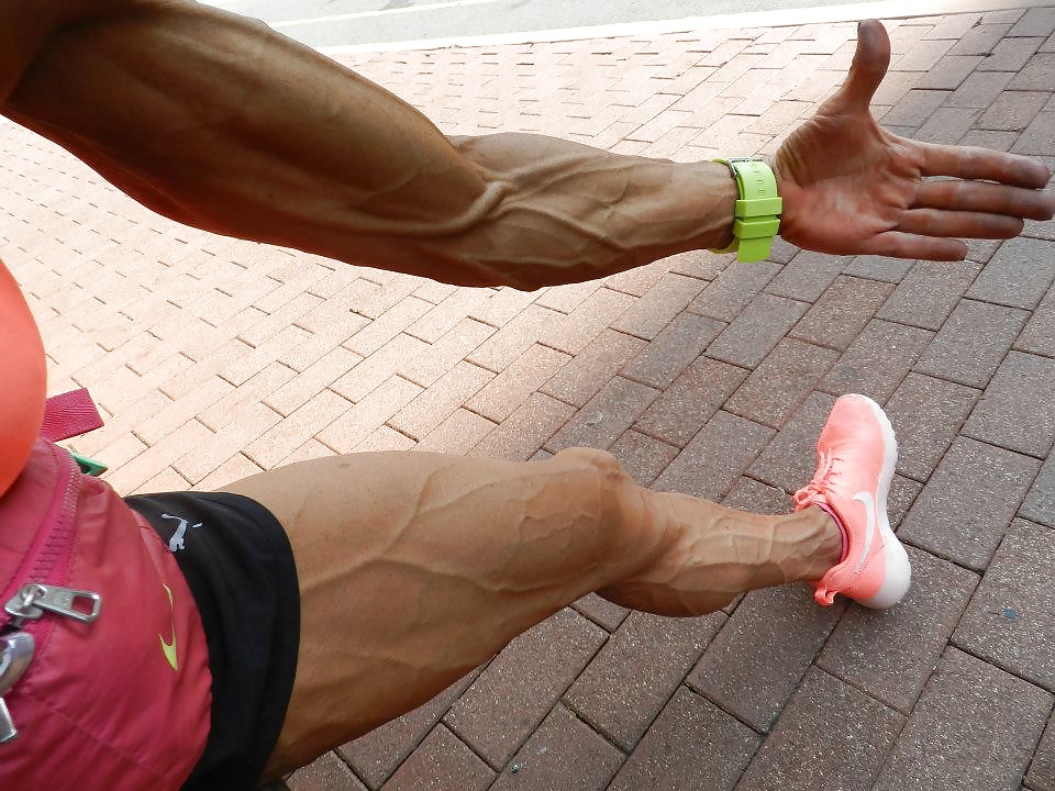 Veiny muscular female legs #30912555