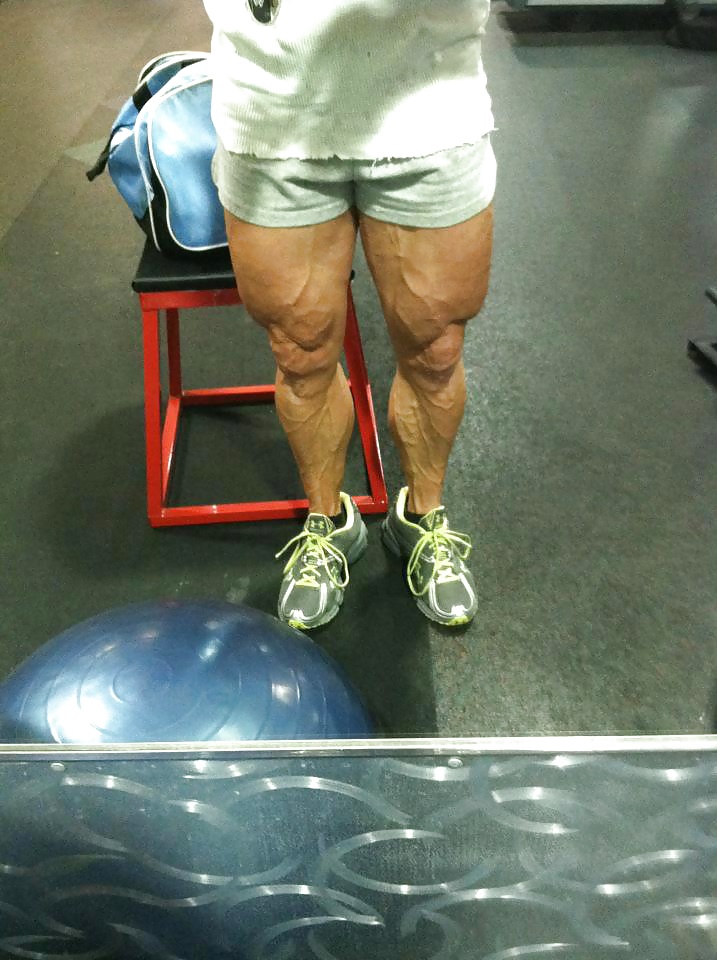 Veiny muscular female legs #30912565