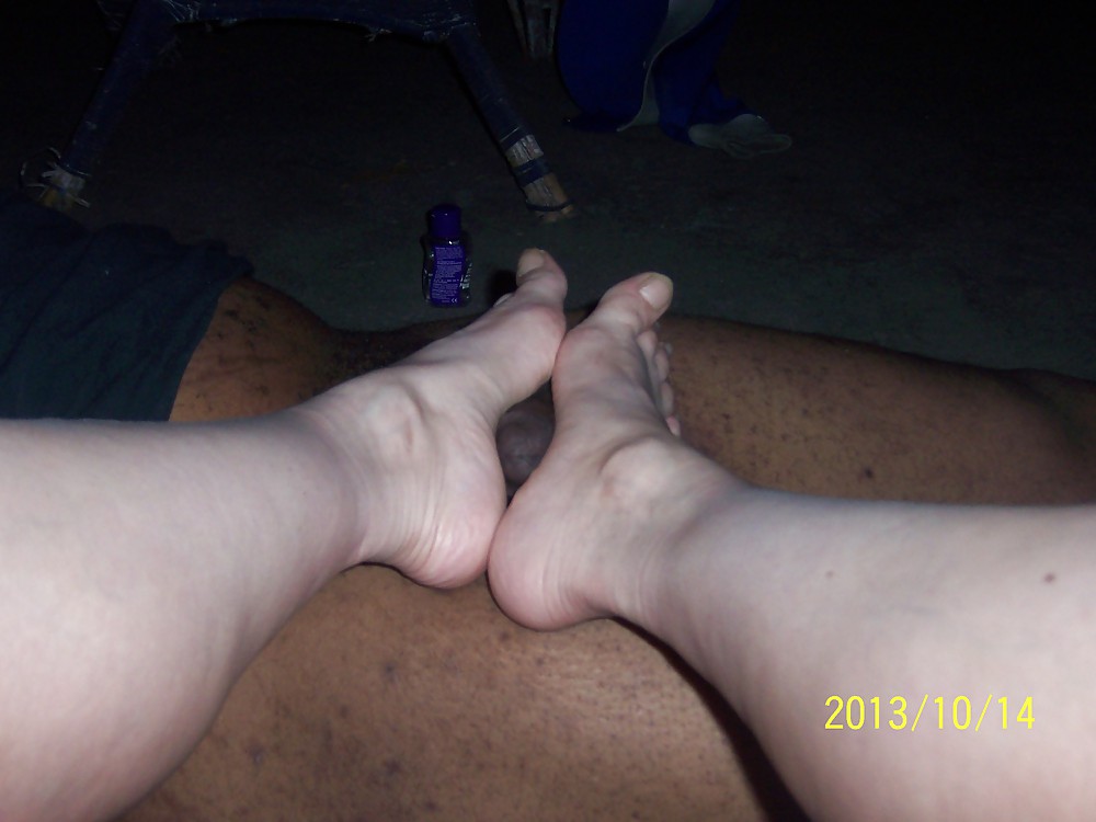 Chupar y jugar con los pies
 #36651199